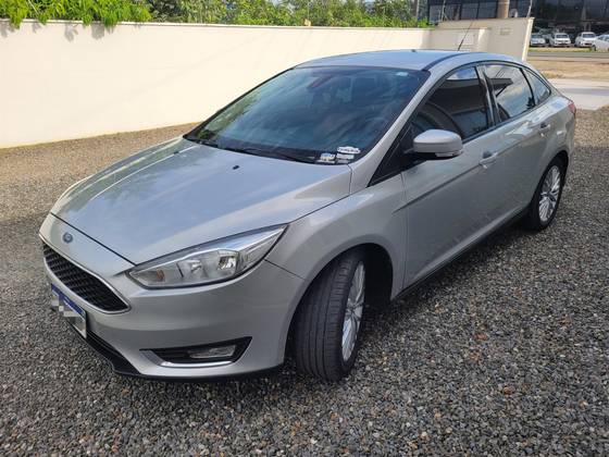 FORD FOCUS 2.0 SE FASTBACK 16V FLEX 4P POWERSHIFT